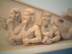 Same frieze, but BLURRY!